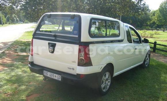 Acheter Occasion Voiture Nissan NP 300 Blanc à Hlatikulu, Shiselweni District Acheter Occasion Voiture Nissan NP 300 Blanc à Hlatikulu, Shiselweni District