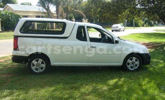 Acheter Occasion Voiture Nissan NP 300 Blanc à Hlatikulu, Shiselweni District Acheter Occasion Voiture Nissan NP 300 Blanc à Hlatikulu, Shiselweni District