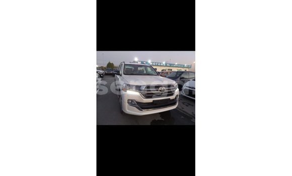 Buy Import Toyota Land Cruiser White Car in Import - Dubai in Hhohho Buy Import Toyota Land Cruiser White Car in Import - Dubai in Hhohho