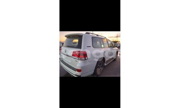 Buy Import Toyota Land Cruiser White Car in Import - Dubai in Hhohho Buy Import Toyota Land Cruiser White Car in Import - Dubai in Hhohho