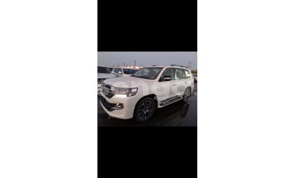 Buy Import Toyota Land Cruiser White Car in Import - Dubai in Hhohho Buy Import Toyota Land Cruiser White Car in Import - Dubai in Hhohho