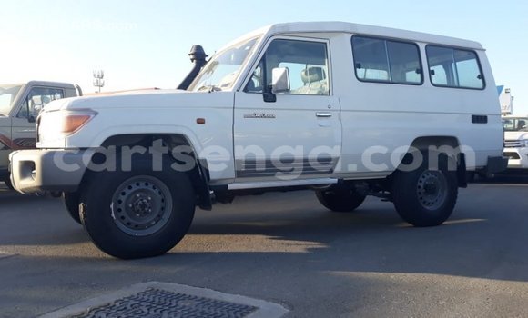 Buy Import Toyota Land Cruiser White Car in Import - Dubai in Hhohho Buy Import Toyota Land Cruiser White Car in Import - Dubai in Hhohho