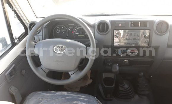 Buy Import Toyota Land Cruiser White Car in Import - Dubai in Hhohho Buy Import Toyota Land Cruiser White Car in Import - Dubai in Hhohho