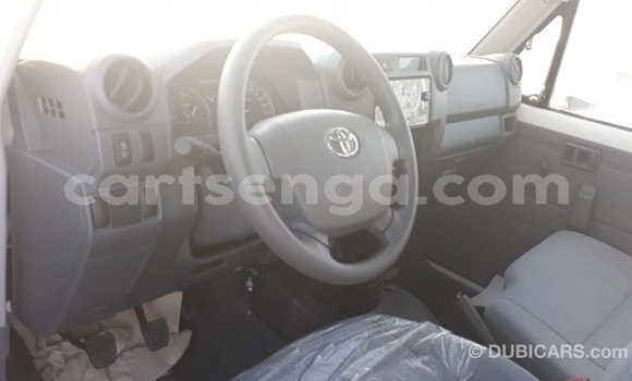 Buy Import Toyota Land Cruiser White Car in Import - Dubai in Hhohho Buy Import Toyota Land Cruiser White Car in Import - Dubai in Hhohho