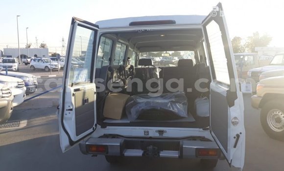 Buy Import Toyota Land Cruiser White Car in Import - Dubai in Hhohho Buy Import Toyota Land Cruiser White Car in Import - Dubai in Hhohho