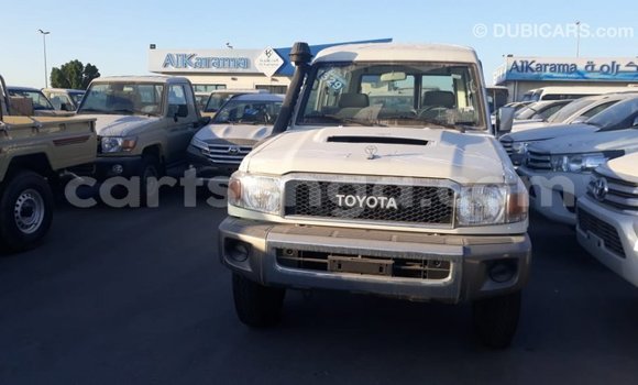 Buy Import Toyota Land Cruiser White Car in Import - Dubai in Hhohho Buy Import Toyota Land Cruiser White Car in Import - Dubai in Hhohho