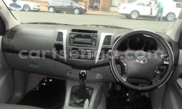 Buy Used Toyota Hilux Silver Car in Mbabane in Manzini Buy Used Toyota Hilux Silver Car in Mbabane in Manzini