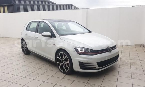 Nunua Ilio tumika Volkswagen Golf R White Gari ndani ya Ezulwini nchini Hhohho Nunua Ilio tumika Volkswagen Golf R White Gari ndani ya Ezulwini nchini Hhohho