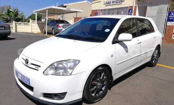 Acheter Occasion Voiture Toyota Runx Blanc à Hluti, Shiselweni District Acheter Occasion Voiture Toyota Runx Blanc à Hluti, Shiselweni District
