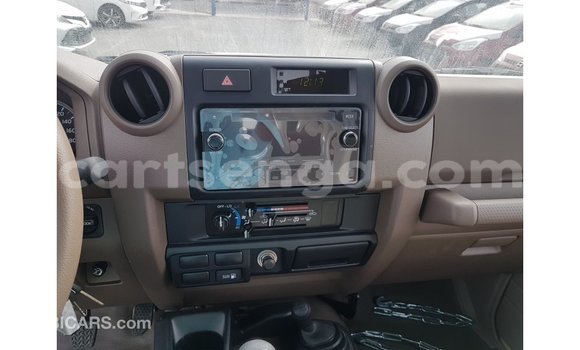 Buy Import Toyota Land Cruiser Beige Car in Import - Dubai in Hhohho Buy Import Toyota Land Cruiser Beige Car in Import - Dubai in Hhohho