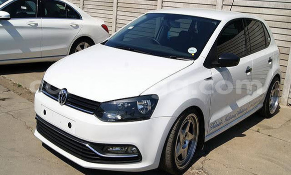 Nunua Ilio tumika Volkswagen Polo White Gari ndani ya Big Bend nchini Lubombo Nunua Ilio tumika Volkswagen Polo White Gari ndani ya Big Bend nchini Lubombo