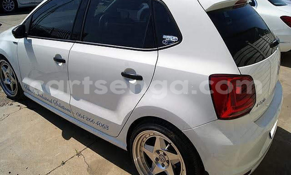 Nunua Ilio tumika Volkswagen Polo White Gari ndani ya Big Bend nchini Lubombo Nunua Ilio tumika Volkswagen Polo White Gari ndani ya Big Bend nchini Lubombo
