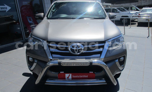 Nunua Ilio tumika Toyota Fortuner Beige Gari ndani ya Ezulwini nchini Hhohho Nunua Ilio tumika Toyota Fortuner Beige Gari ndani ya Ezulwini nchini Hhohho