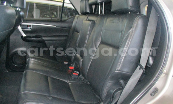 Nunua Ilio tumika Toyota Fortuner Beige Gari ndani ya Ezulwini nchini Hhohho Nunua Ilio tumika Toyota Fortuner Beige Gari ndani ya Ezulwini nchini Hhohho