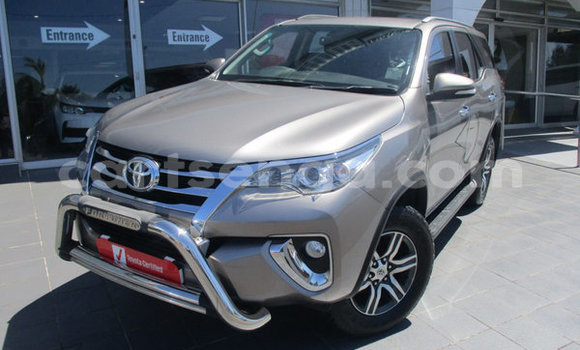 Nunua Ilio tumika Toyota Fortuner Beige Gari ndani ya Ezulwini nchini Hhohho Nunua Ilio tumika Toyota Fortuner Beige Gari ndani ya Ezulwini nchini Hhohho