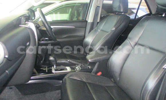 Nunua Ilio tumika Toyota Fortuner Beige Gari ndani ya Ezulwini nchini Hhohho Nunua Ilio tumika Toyota Fortuner Beige Gari ndani ya Ezulwini nchini Hhohho