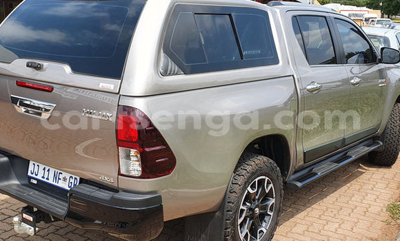 Nunua Ilio tumika Toyota Hilux Beige Gari ndani ya Ezulwini nchini Hhohho Nunua Ilio tumika Toyota Hilux Beige Gari ndani ya Ezulwini nchini Hhohho