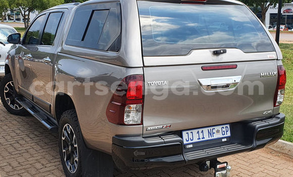 Nunua Ilio tumika Toyota Hilux Beige Gari ndani ya Ezulwini nchini Hhohho Nunua Ilio tumika Toyota Hilux Beige Gari ndani ya Ezulwini nchini Hhohho