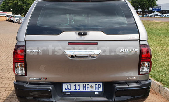 Nunua Ilio tumika Toyota Hilux Beige Gari ndani ya Ezulwini nchini Hhohho Nunua Ilio tumika Toyota Hilux Beige Gari ndani ya Ezulwini nchini Hhohho