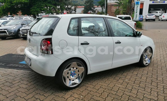Nunua Ilio tumika Volkswagen Polo White Gari ndani ya Bulembu nchini Hhohho Nunua Ilio tumika Volkswagen Polo White Gari ndani ya Bulembu nchini Hhohho
