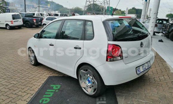 Nunua Ilio tumika Volkswagen Polo White Gari ndani ya Bulembu nchini Hhohho Nunua Ilio tumika Volkswagen Polo White Gari ndani ya Bulembu nchini Hhohho