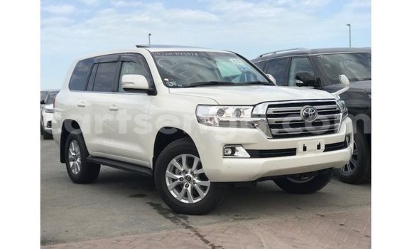 Nunua Imported Toyota Land Cruiser White Gari ndani ya Import - Dubai nchini Hhohho Nunua Imported Toyota Land Cruiser White Gari ndani ya Import - Dubai nchini Hhohho
