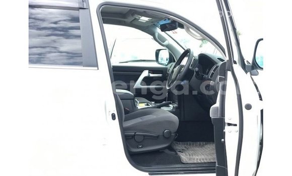 Nunua Imported Toyota Land Cruiser White Gari ndani ya Import - Dubai nchini Hhohho Nunua Imported Toyota Land Cruiser White Gari ndani ya Import - Dubai nchini Hhohho
