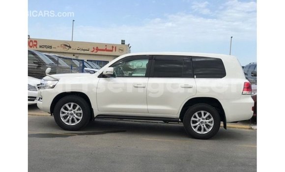 Nunua Imported Toyota Land Cruiser White Gari ndani ya Import - Dubai nchini Hhohho Nunua Imported Toyota Land Cruiser White Gari ndani ya Import - Dubai nchini Hhohho