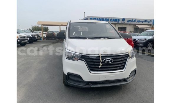 Nunua Imported Hyundai Cargo White Gari ndani ya Import - Dubai nchini Hhohho Nunua Imported Hyundai Cargo White Gari ndani ya Import - Dubai nchini Hhohho