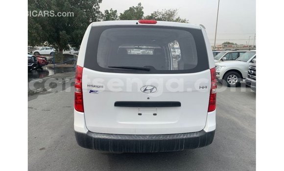 Nunua Imported Hyundai Cargo White Gari ndani ya Import - Dubai nchini Hhohho Nunua Imported Hyundai Cargo White Gari ndani ya Import - Dubai nchini Hhohho