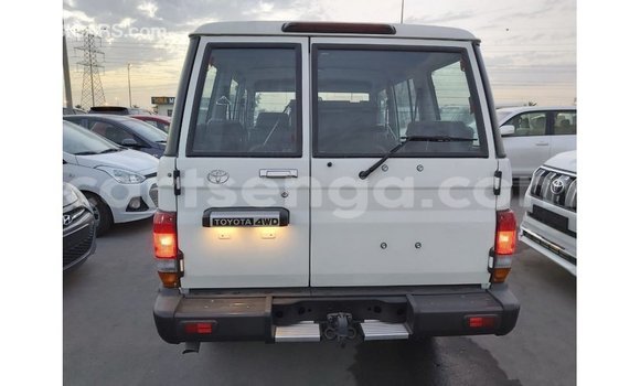 Buy Import Toyota Land Cruiser White Car in Import - Dubai in Hhohho Buy Import Toyota Land Cruiser White Car in Import - Dubai in Hhohho