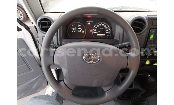 Buy Import Toyota Land Cruiser White Car in Import - Dubai in Hhohho Buy Import Toyota Land Cruiser White Car in Import - Dubai in Hhohho