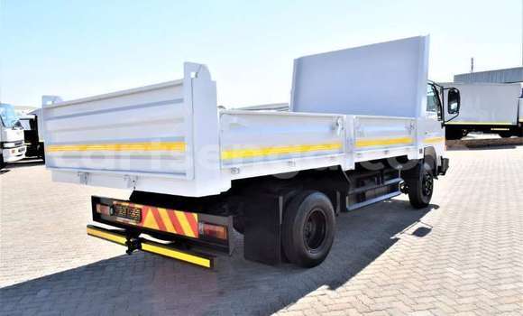 Nunua Ilio tumika Nissan UD White Lori ndani ya Ezulwini nchini Hhohho Nunua Ilio tumika Nissan UD White Lori ndani ya Ezulwini nchini Hhohho