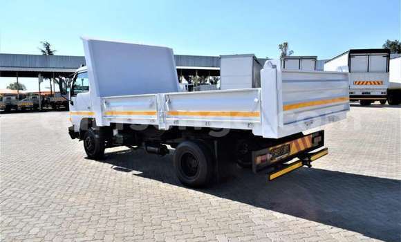 Nunua Ilio tumika Nissan UD White Lori ndani ya Ezulwini nchini Hhohho Nunua Ilio tumika Nissan UD White Lori ndani ya Ezulwini nchini Hhohho