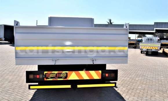 Nunua Ilio tumika Nissan UD White Lori ndani ya Ezulwini nchini Hhohho Nunua Ilio tumika Nissan UD White Lori ndani ya Ezulwini nchini Hhohho