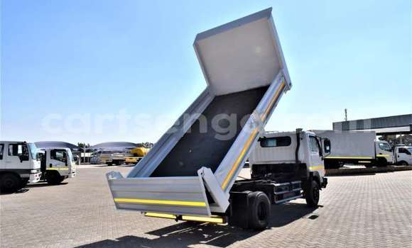 Nunua Ilio tumika Nissan UD White Lori ndani ya Ezulwini nchini Hhohho Nunua Ilio tumika Nissan UD White Lori ndani ya Ezulwini nchini Hhohho