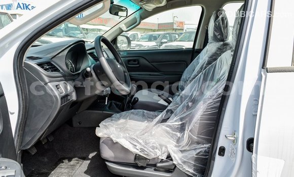 Buy Import Mitsubishi L200 White Car in Import - Dubai in Hhohho Buy Import Mitsubishi L200 White Car in Import - Dubai in Hhohho