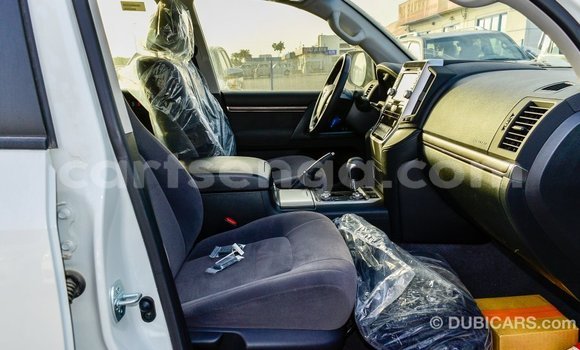 Acheter Import Voiture Toyota Land Cruiser Blanc à Import - Dubai, Hhohho Acheter Import Voiture Toyota Land Cruiser Blanc à Import - Dubai, Hhohho