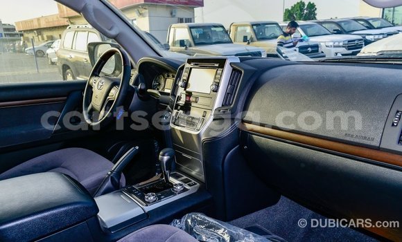 Acheter Import Voiture Toyota Land Cruiser Blanc à Import - Dubai, Hhohho Acheter Import Voiture Toyota Land Cruiser Blanc à Import - Dubai, Hhohho