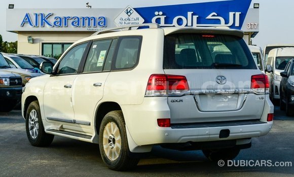 Acheter Import Voiture Toyota Land Cruiser Blanc à Import - Dubai, Hhohho Acheter Import Voiture Toyota Land Cruiser Blanc à Import - Dubai, Hhohho