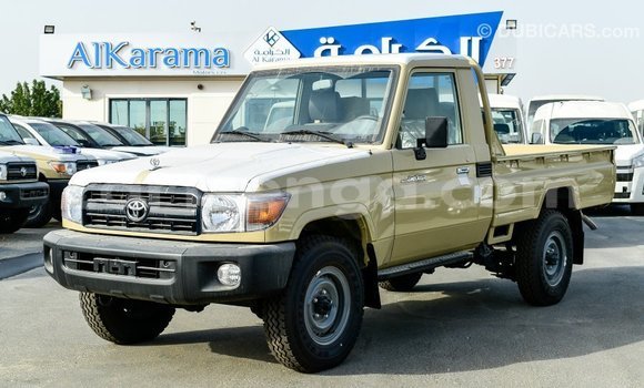 Acheter Import Voiture Toyota Land Cruiser Beige à Import - Dubai, Hhohho Acheter Import Voiture Toyota Land Cruiser Beige à Import - Dubai, Hhohho