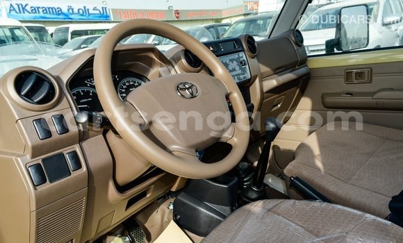Acheter Import Voiture Toyota Land Cruiser Beige à Import - Dubai, Hhohho Acheter Import Voiture Toyota Land Cruiser Beige à Import - Dubai, Hhohho