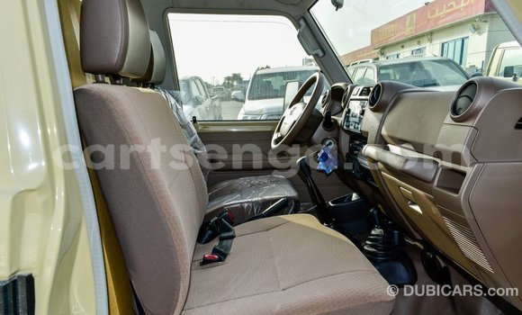 Acheter Import Voiture Toyota Land Cruiser Beige à Import - Dubai, Hhohho Acheter Import Voiture Toyota Land Cruiser Beige à Import - Dubai, Hhohho