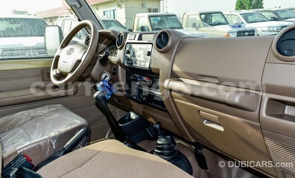 Acheter Import Voiture Toyota Land Cruiser Beige à Import - Dubai, Hhohho Acheter Import Voiture Toyota Land Cruiser Beige à Import - Dubai, Hhohho