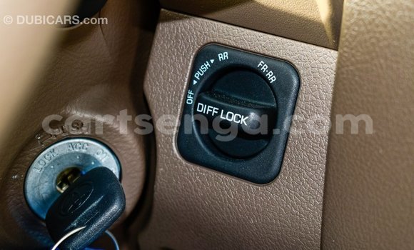 Acheter Import Voiture Toyota Land Cruiser Beige à Import - Dubai, Hhohho Acheter Import Voiture Toyota Land Cruiser Beige à Import - Dubai, Hhohho