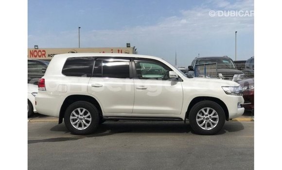 Nunua Imported Toyota Land Cruiser White Gari ndani ya Import - Dubai nchini Hhohho Nunua Imported Toyota Land Cruiser White Gari ndani ya Import - Dubai nchini Hhohho