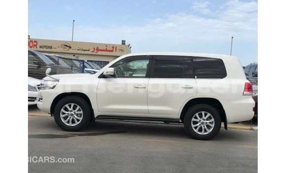 Nunua Imported Toyota Land Cruiser White Gari ndani ya Import - Dubai nchini Hhohho Nunua Imported Toyota Land Cruiser White Gari ndani ya Import - Dubai nchini Hhohho