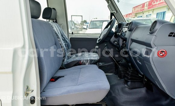 Buy Import Toyota Land Cruiser White Car in Import - Dubai in Hhohho Buy Import Toyota Land Cruiser White Car in Import - Dubai in Hhohho