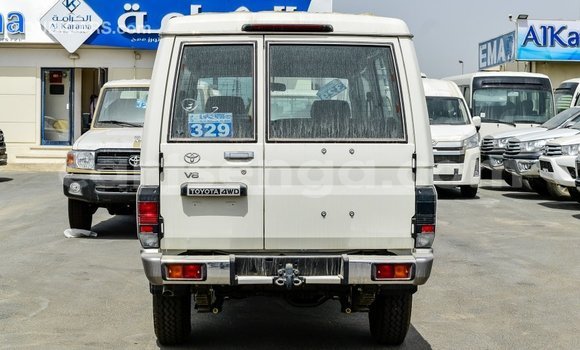 Buy Import Toyota Land Cruiser White Car in Import - Dubai in Hhohho Buy Import Toyota Land Cruiser White Car in Import - Dubai in Hhohho