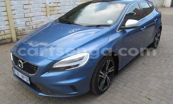 Buy Used Volvo V40 Silver Car in Hlatikulu in Shiselweni District Buy Used Volvo V40 Silver Car in Hlatikulu in Shiselweni District